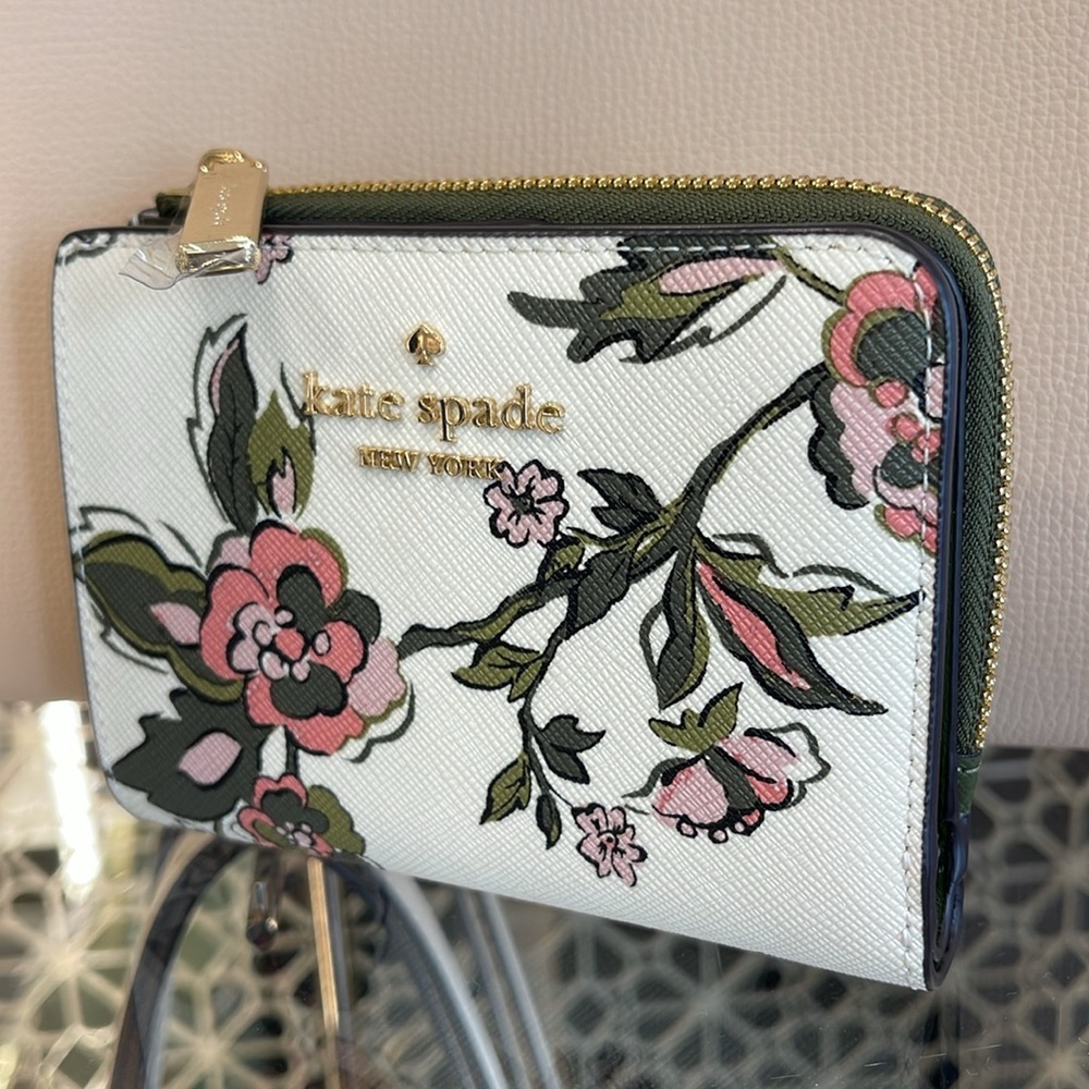 Kate Spade Madison Floral Small L Zip Wallet
forest blooms printed meringue mult - Picture 15 of 16